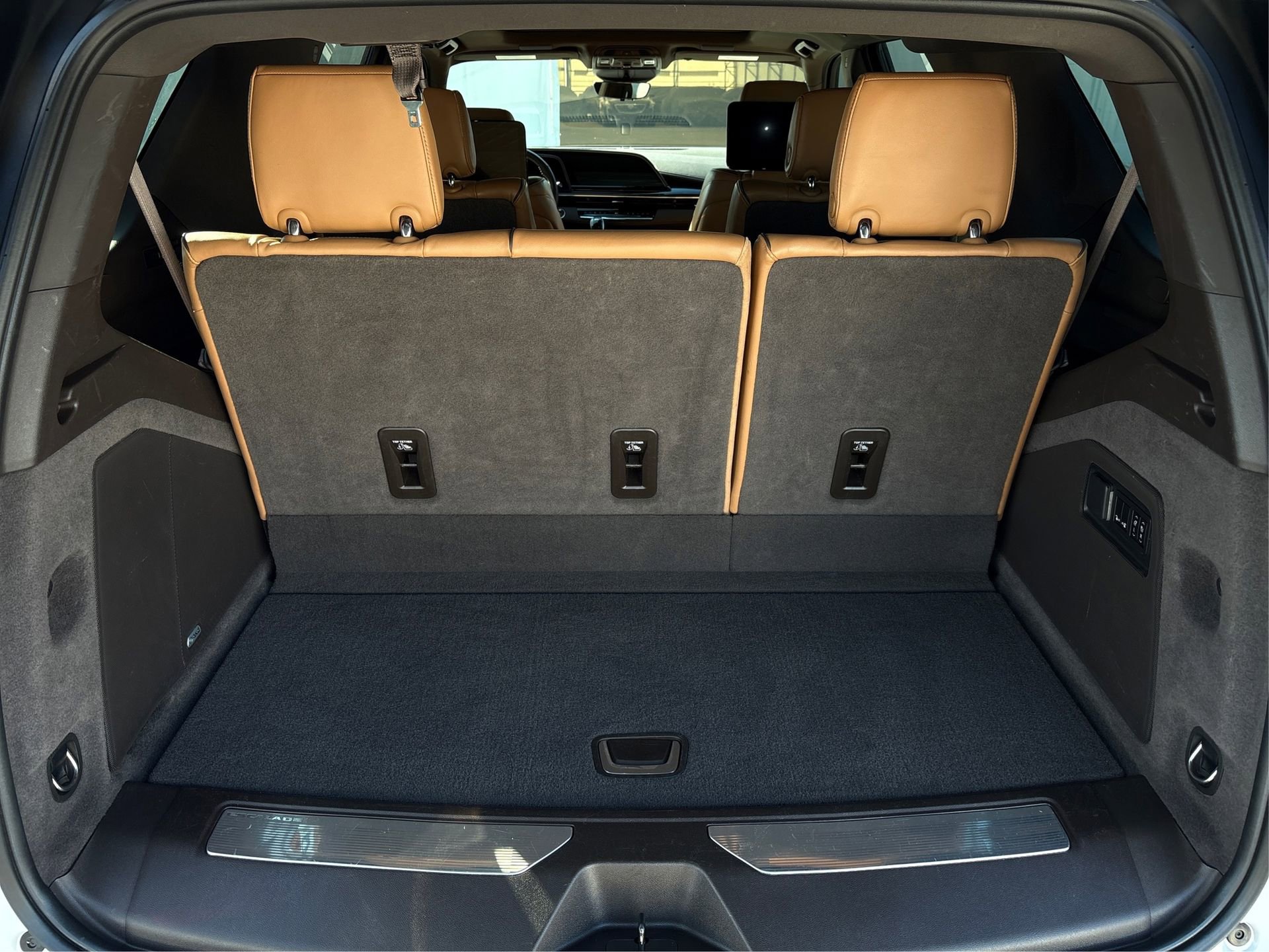 Used 2021 Cadillac Escalade Premium Luxury w/ Driver Assist Tech Package image 11