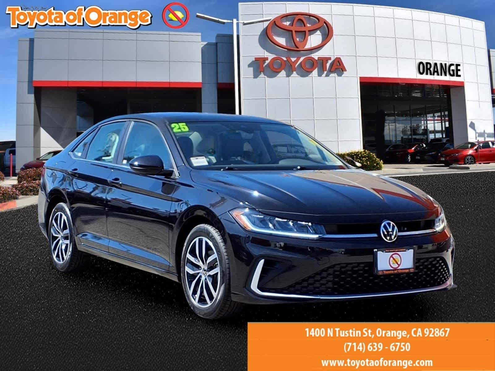 Used 2025 Volkswagen Jetta SE FWD image 1