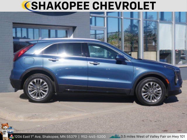 Used 2024 Cadillac XT4 Premium Luxury image 2