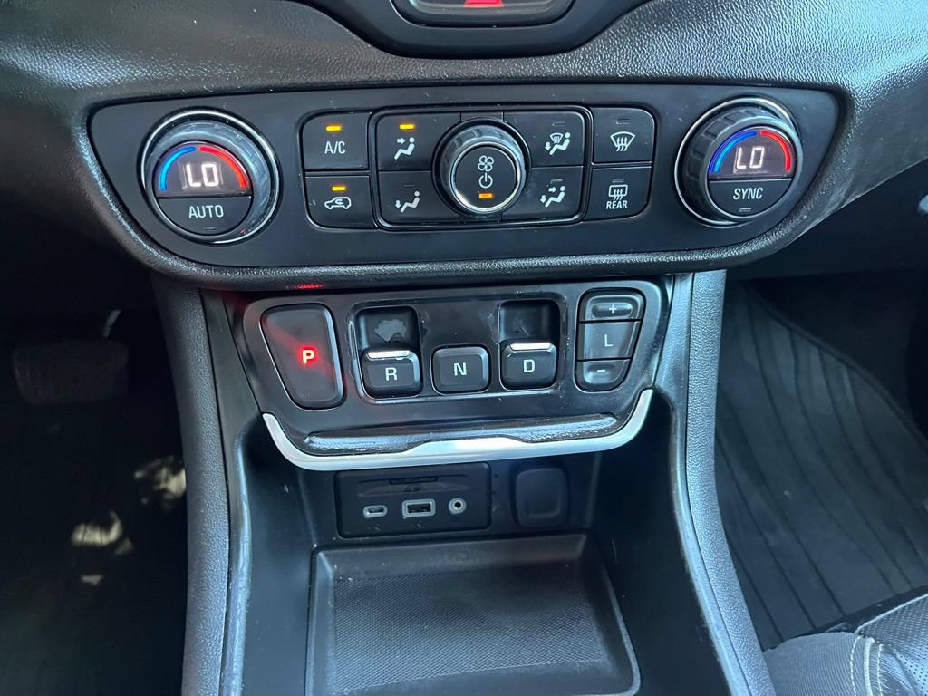 Used 2019 GMC Terrain Denali w/ Driver Alert Package II FWD image 34
