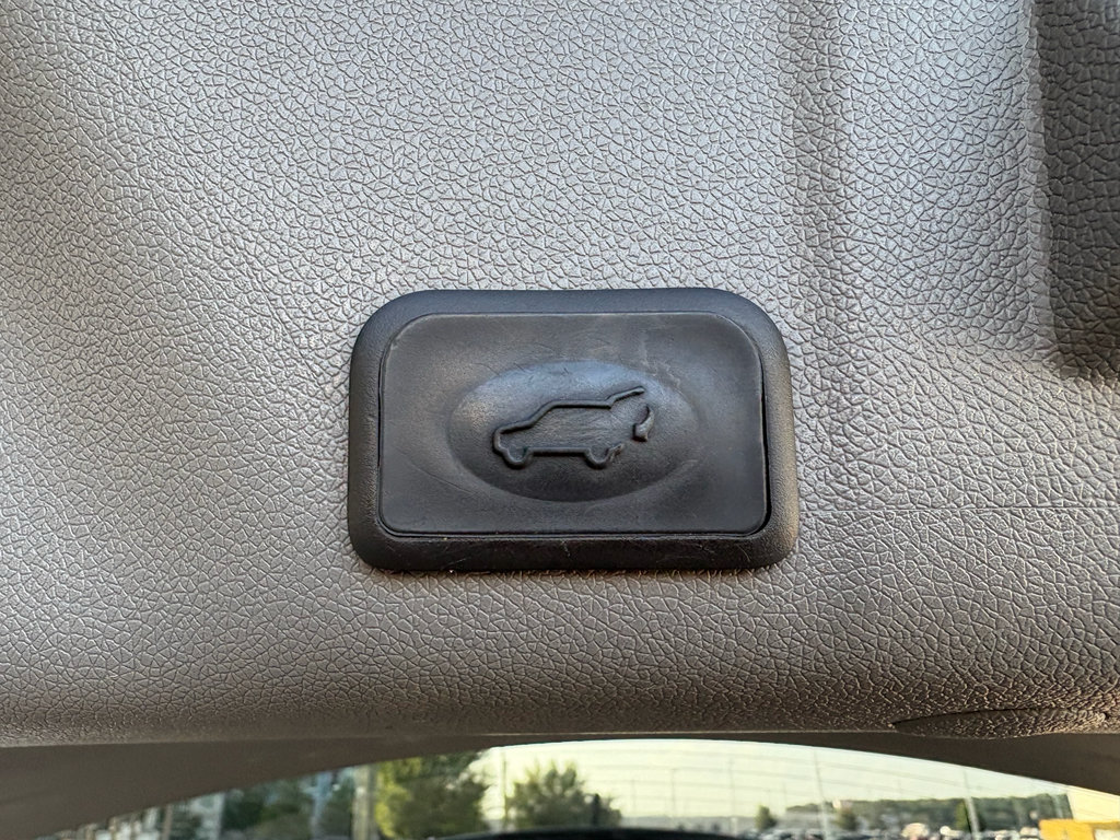 Used 2015 GMC Acadia SLE FWD image 27