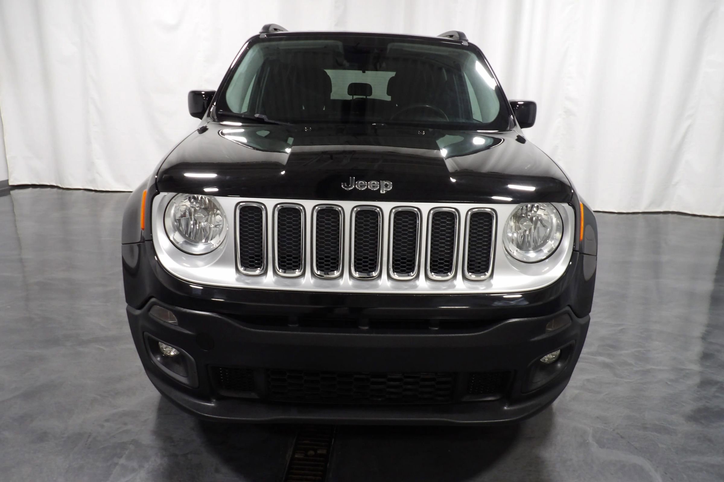Used 2017 Jeep Renegade Latitude w/ Cold Weather Group image 2