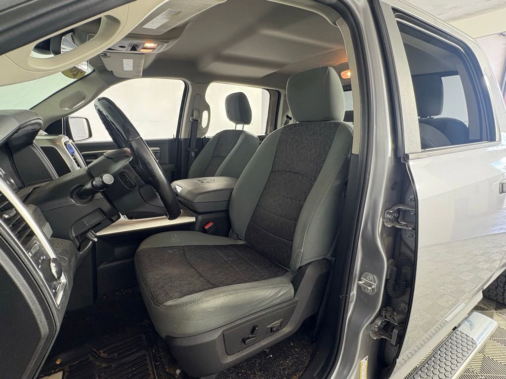 Used 2020 RAM 1500 Classic SLT w/ Luxury Group RWD image 9