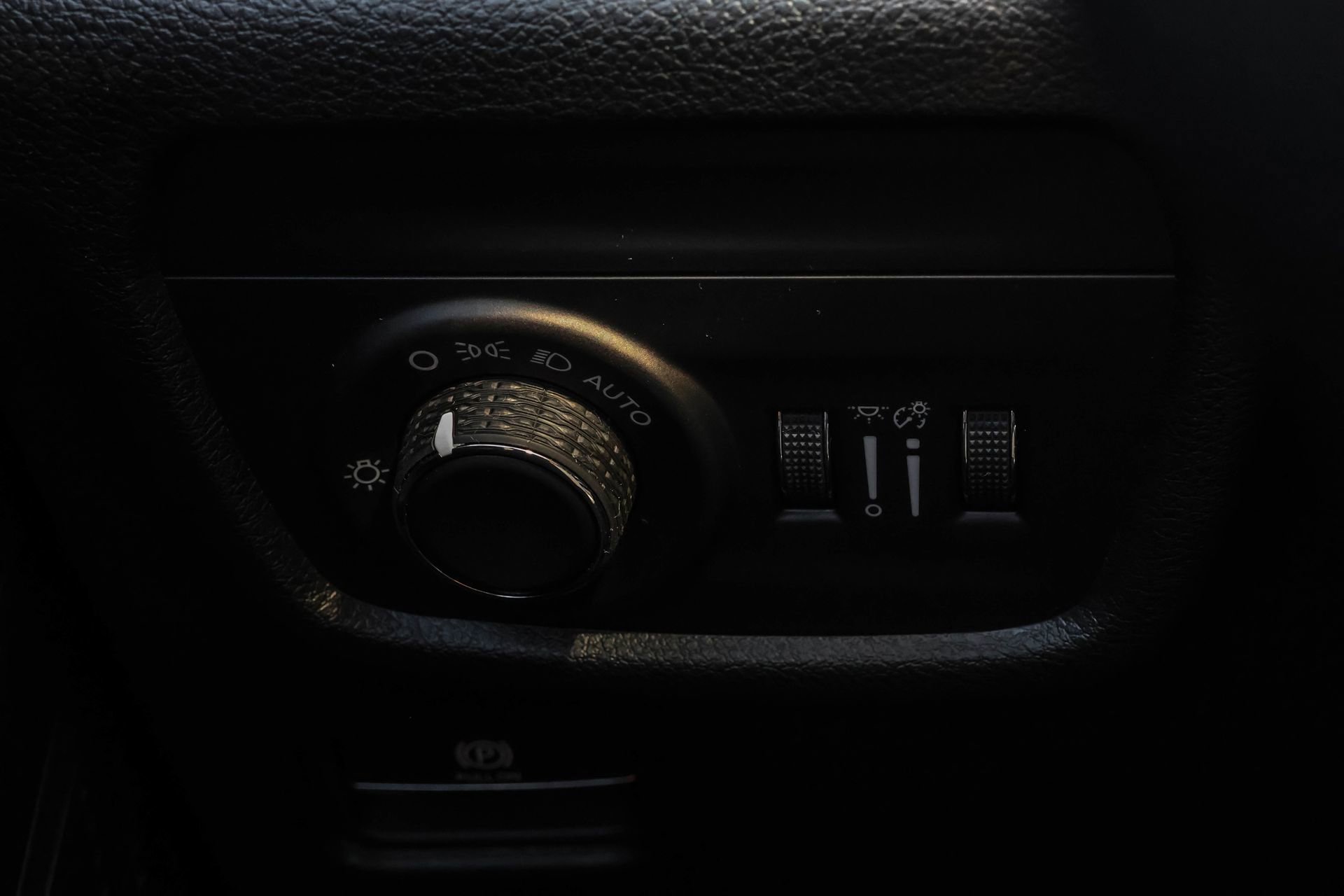 New 2025 Jeep Grand Cherokee Altitude image 28