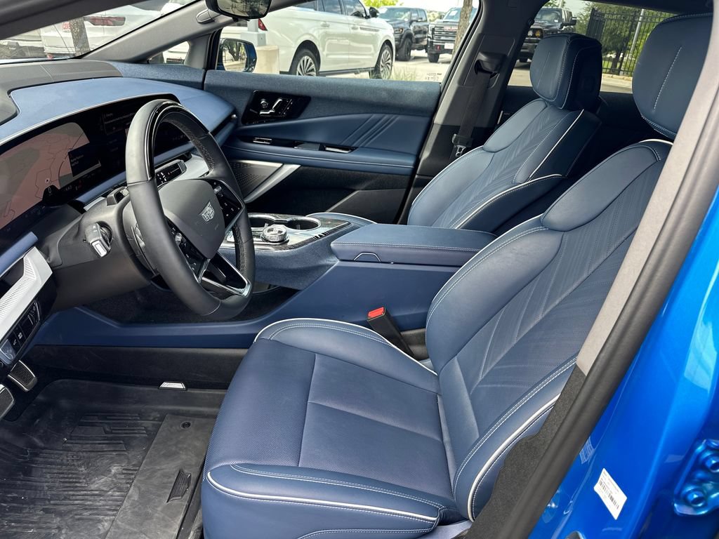 New 2025 Cadillac Optiq Luxury 2 w/ LPO, Floor Liner Package AWD/4WD image 22