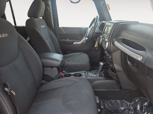 Used 2016 Jeep Wrangler Unlimited Sahara w/ Dual Top Group AWD/4WD image 15