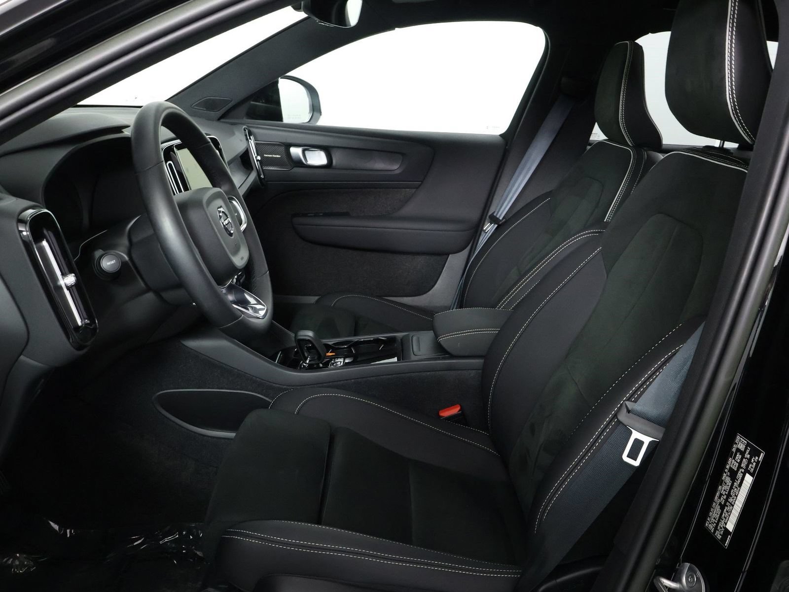 Certified 2023 Volvo XC40 Recharge Ultimate w/ Protection Package Premier AWD/4WD image 30