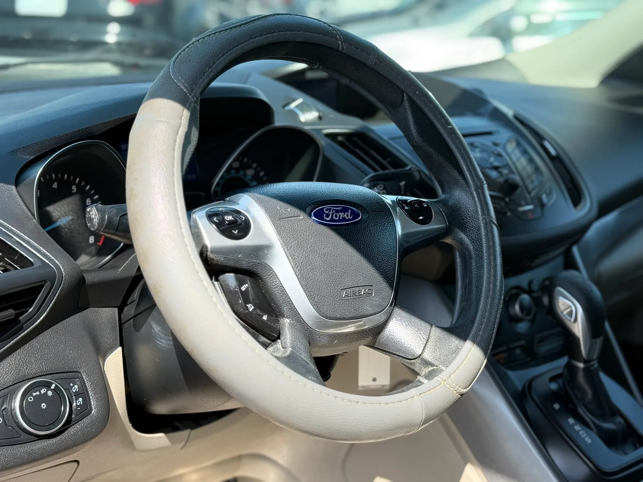 Used 2015 Ford Escape SE FWD image 28