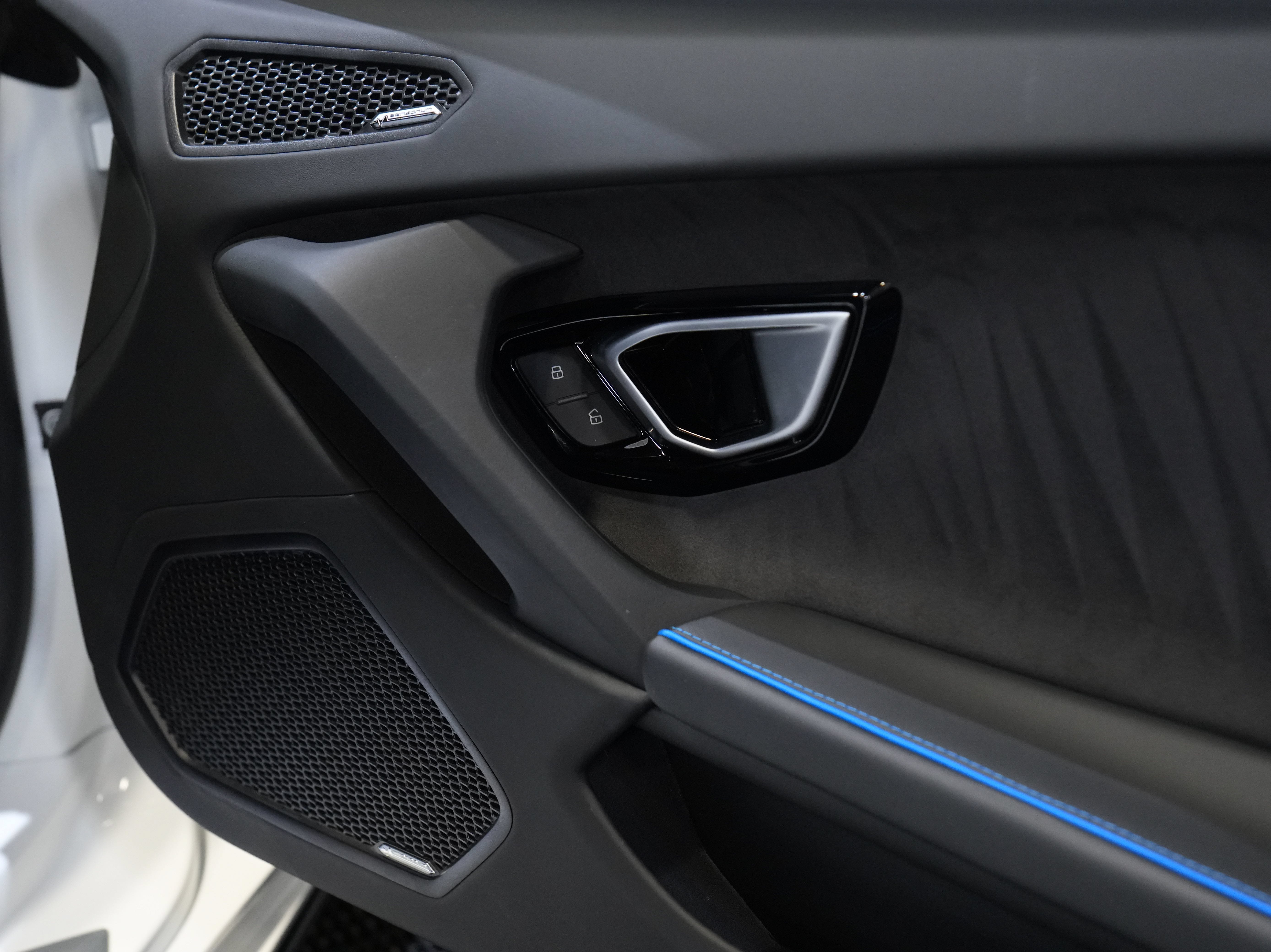 Used 2020 Lamborghini Huracan EVO AWD/4WD image 25