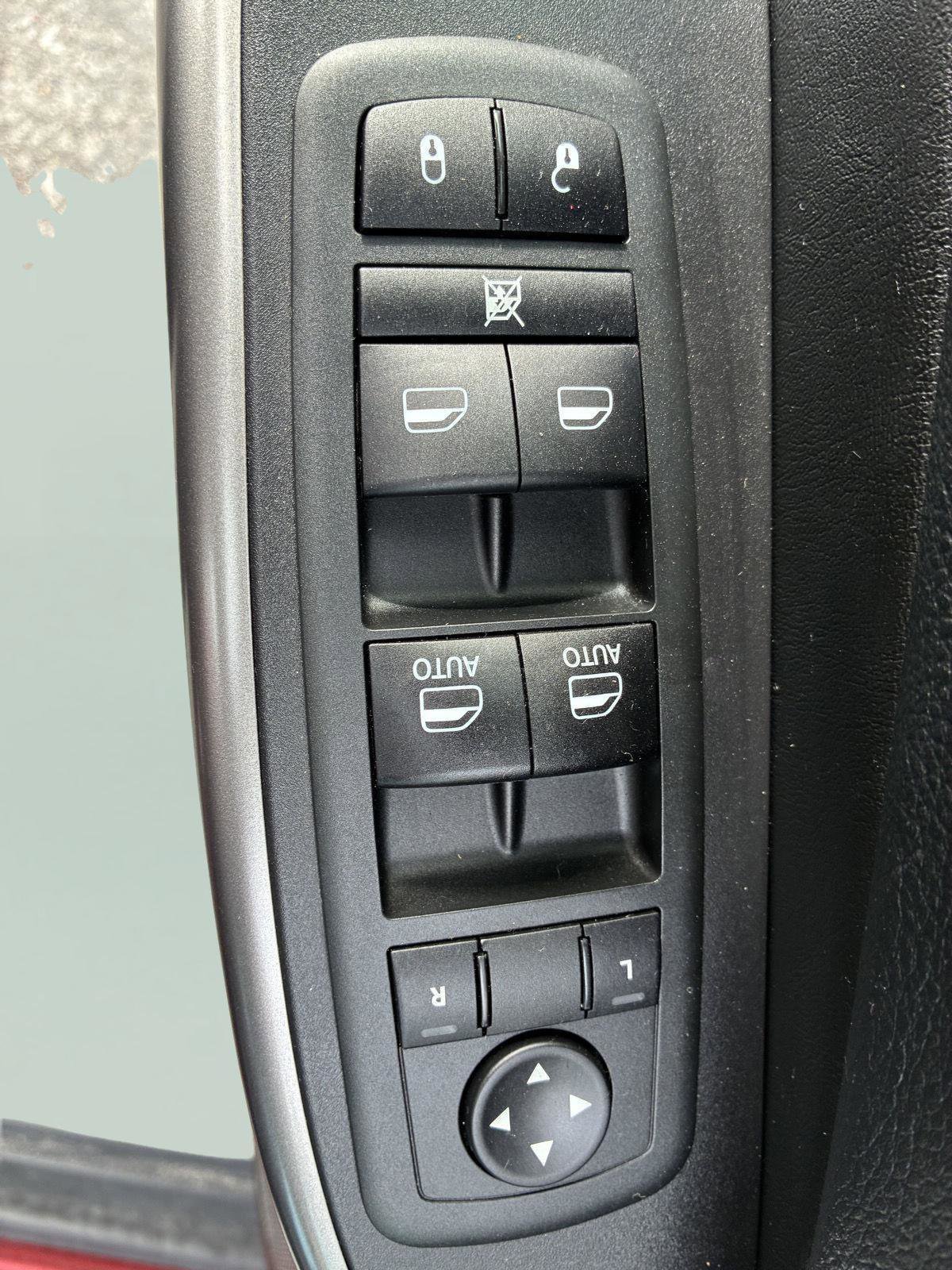 Used 2021 Jeep Cherokee Limited AWD/4WD image 20