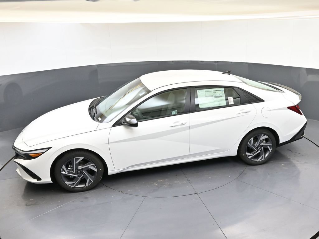 Certified 2025 Hyundai Elantra Sport FWD image 42