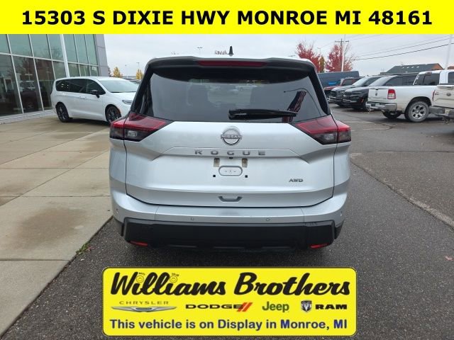 Used 2024 Nissan Rogue S image 6