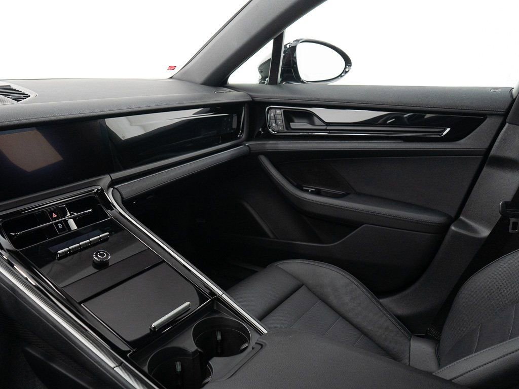 Used 2024 Porsche Panamera 4 image 29