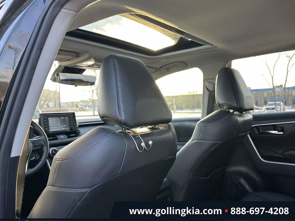 Used 2022 Toyota RAV4 XLE Premium image 14