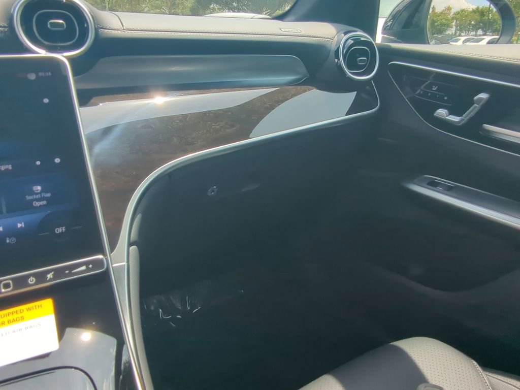Certified 2025 Mercedes-Benz GLC 350e 4MATIC image 4