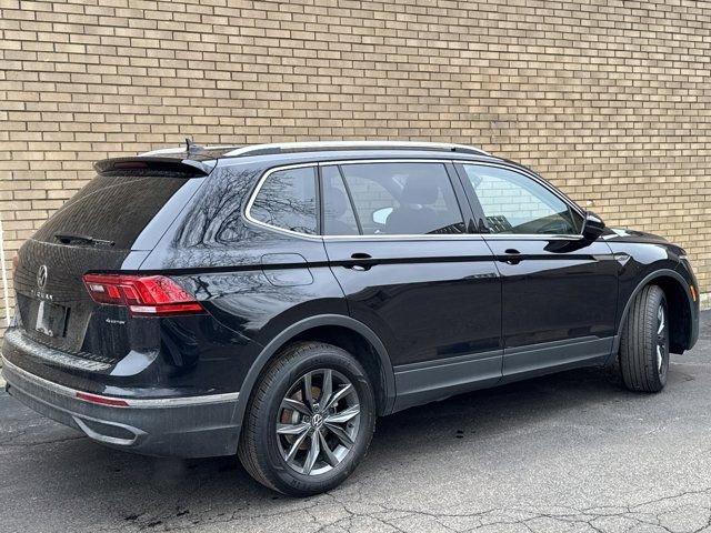 Used 2022 Volkswagen Tiguan SE image 16