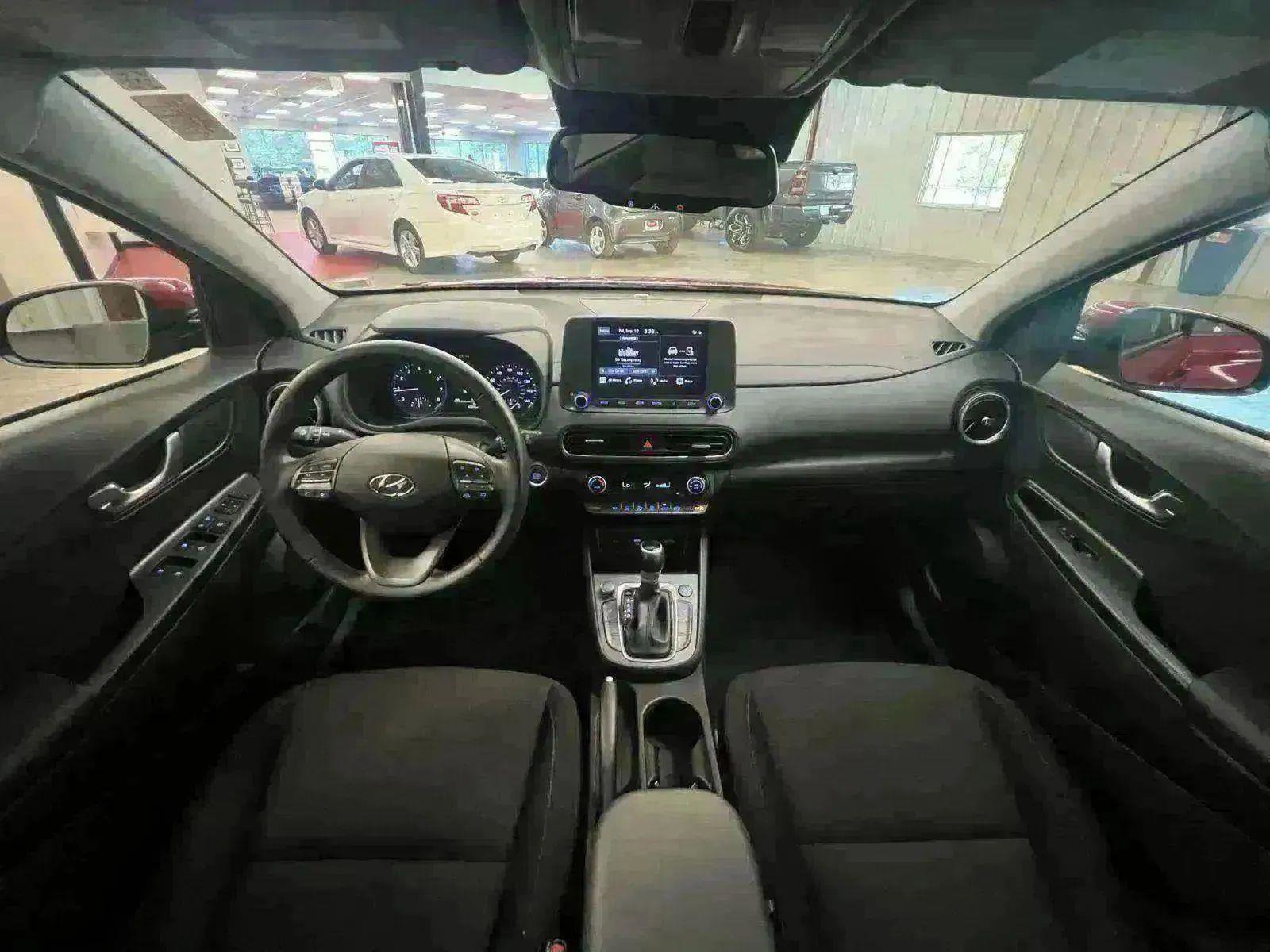 Used 2022 Hyundai Kona SEL w/ Convenience Package image 3