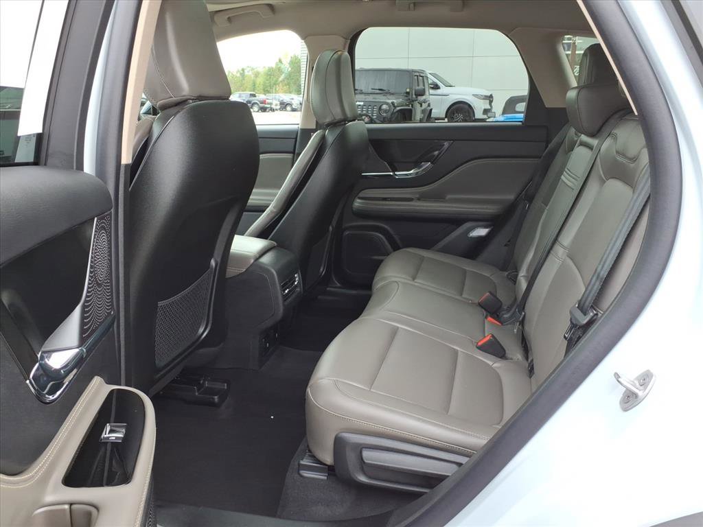 New 2026 Lincoln Corsair Premiere image 8