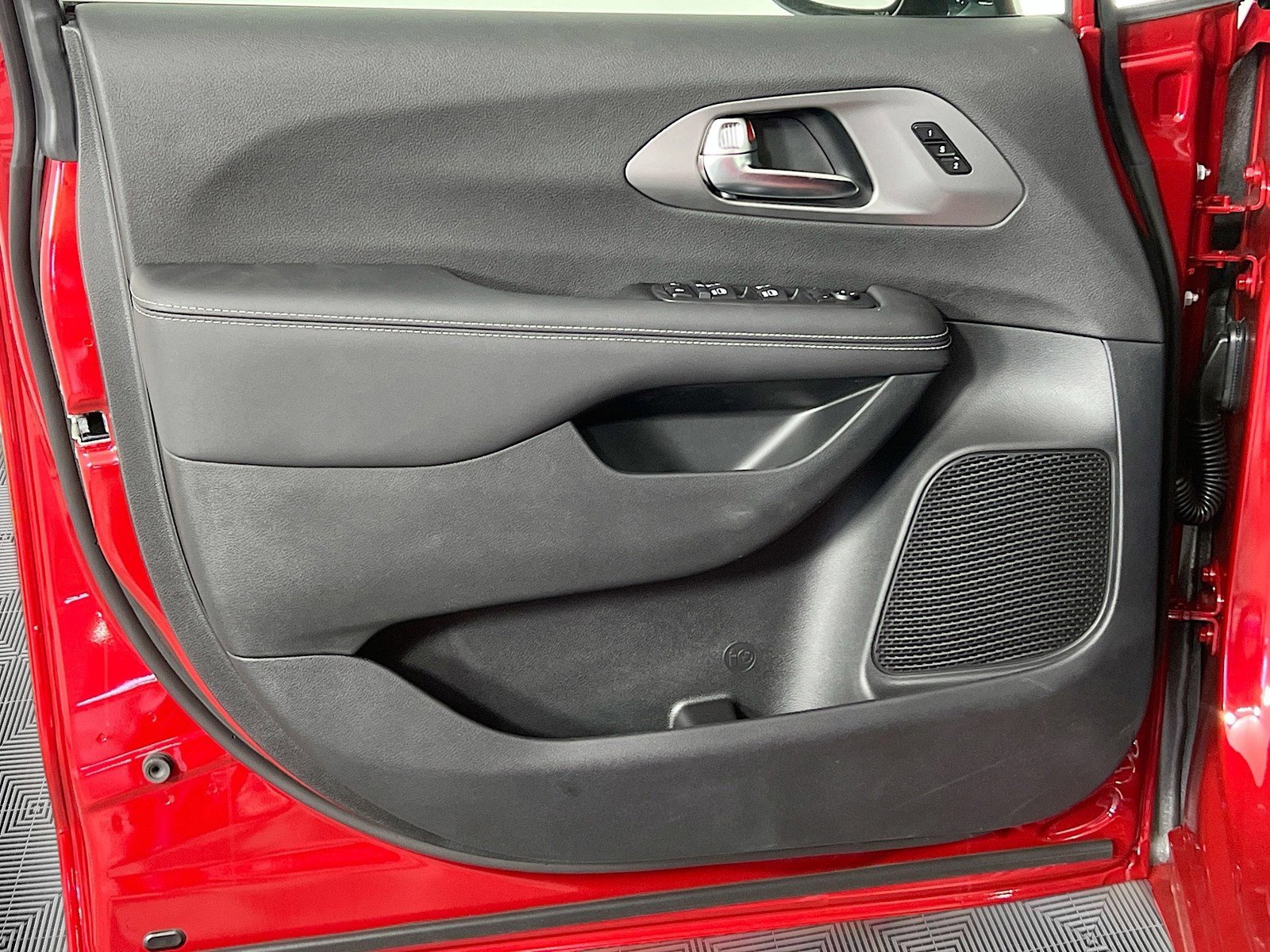New 2026 Chrysler Pacifica Select FWD image 19