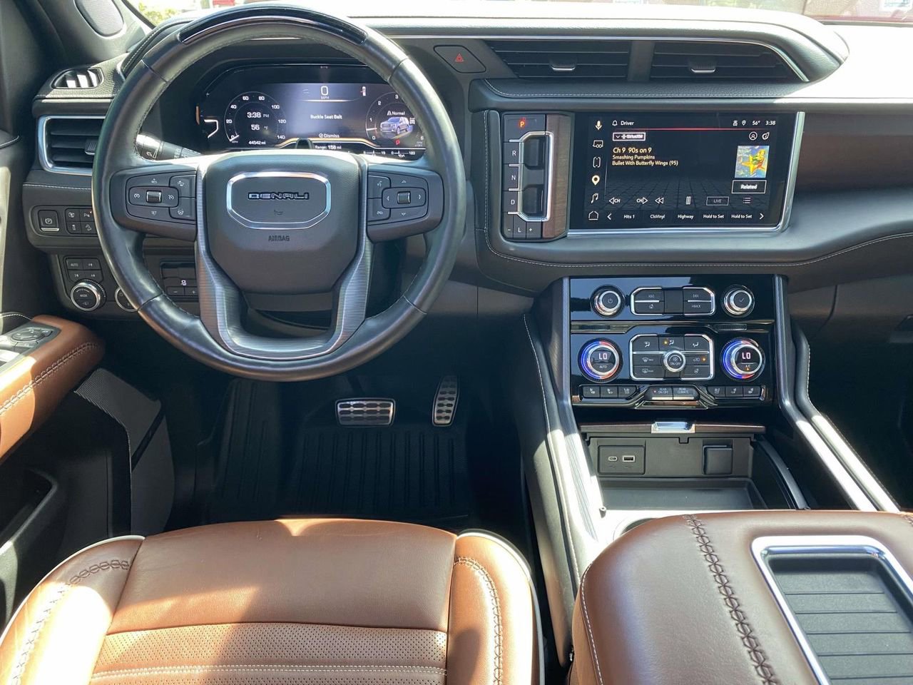 Used 2023 GMC Yukon Denali Ultimate AWD/4WD image 9