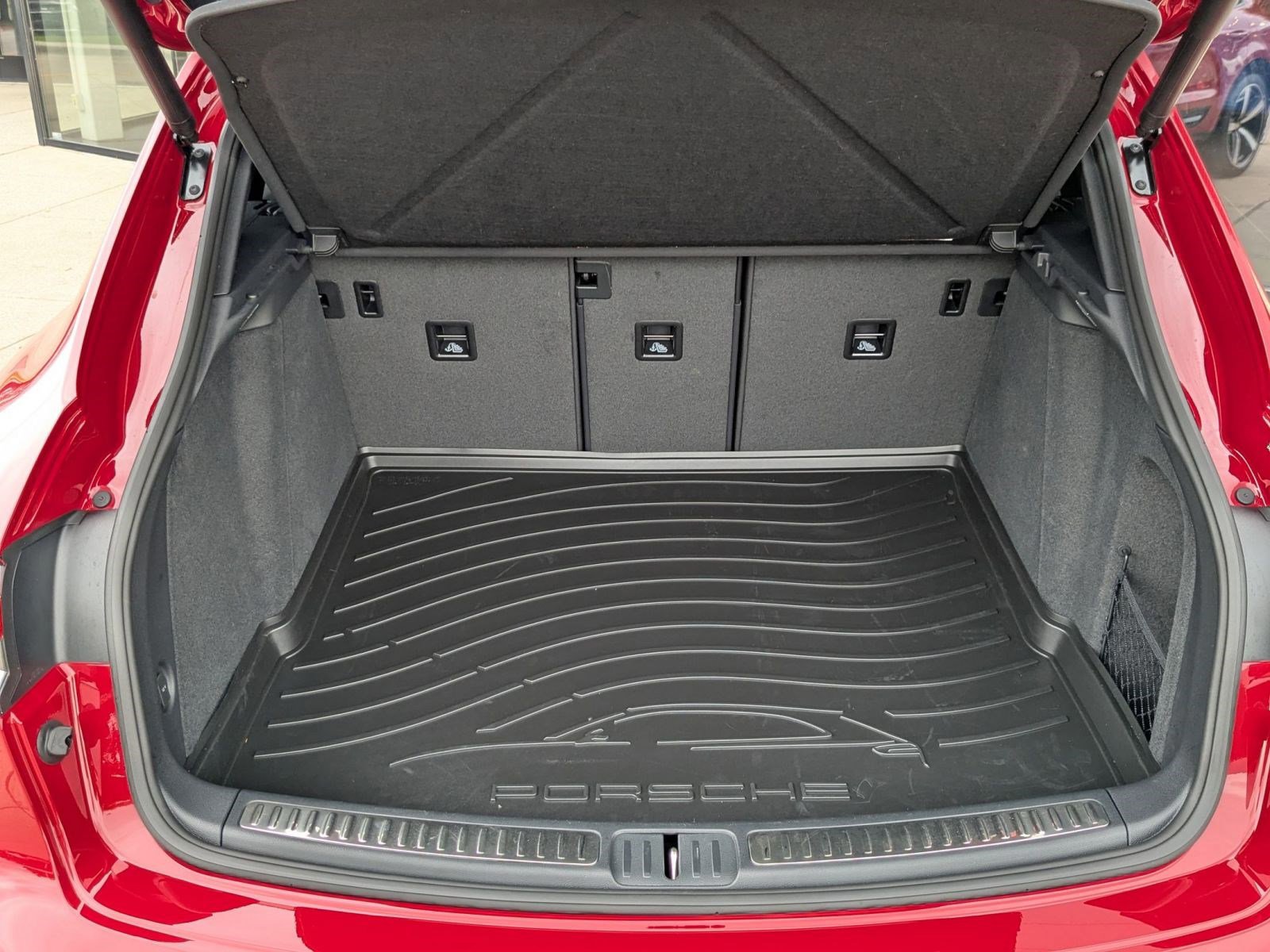 Certified 2026 Porsche Macan AWD/4WD image 22