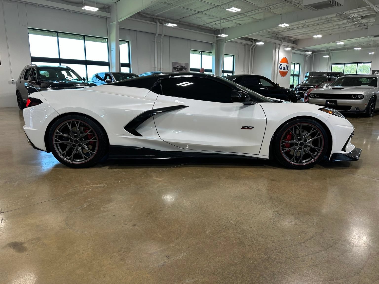 Used 2023 Chevrolet Corvette Stingray Premium Conv w/ Z51 Performance Package RWD image 16