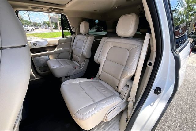 Used 2021 Lincoln Navigator Reserve w/ Luxury Package AWD/4WD image 18
