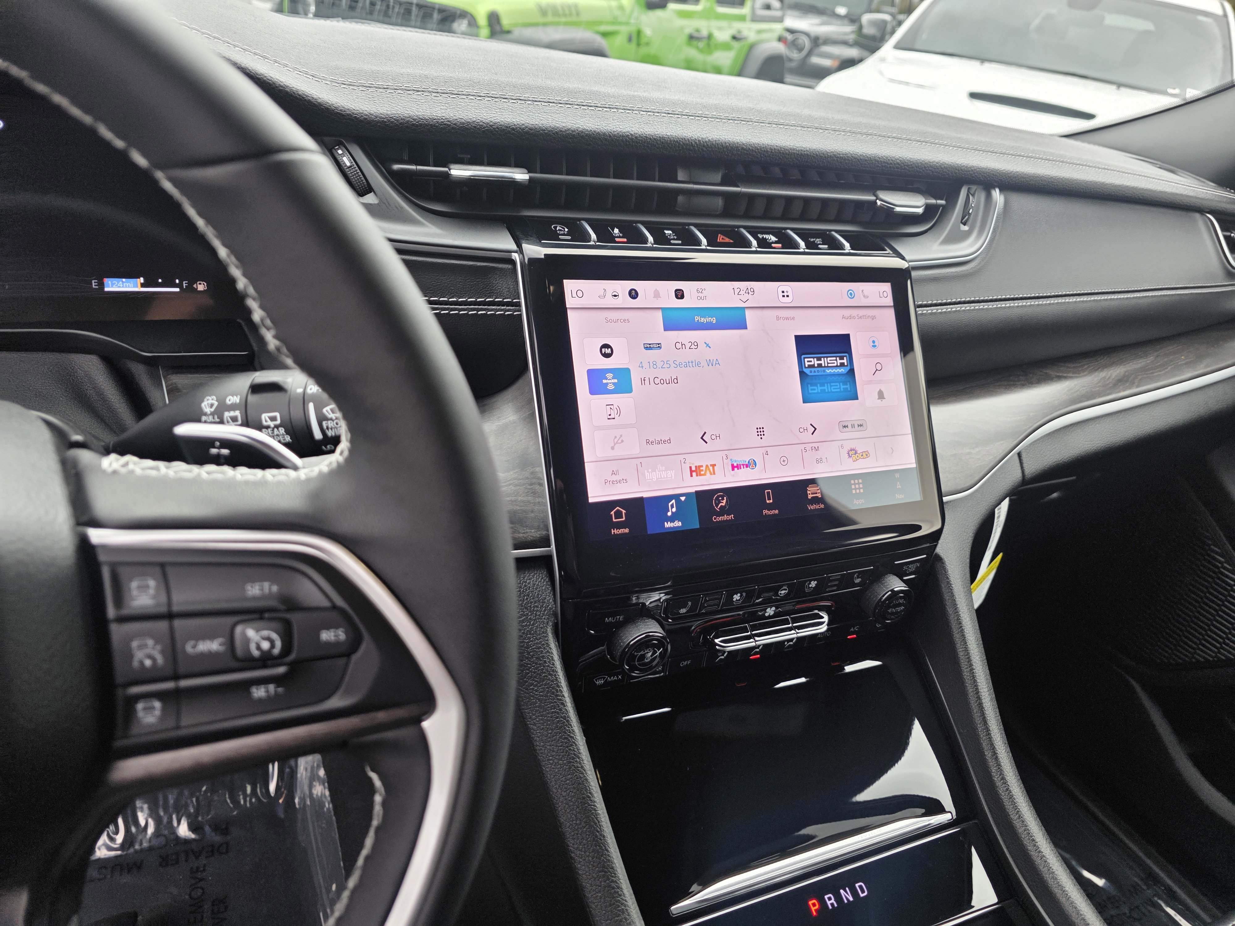New 2025 Jeep Grand Cherokee Limited w/ Luxury Tech Group II RWD image 16