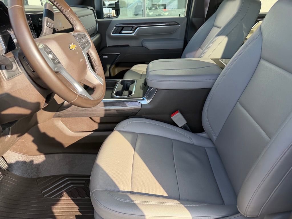 Used 2025 Chevrolet Silverado 3500 LTZ w/ LTZ Plus Package image 10