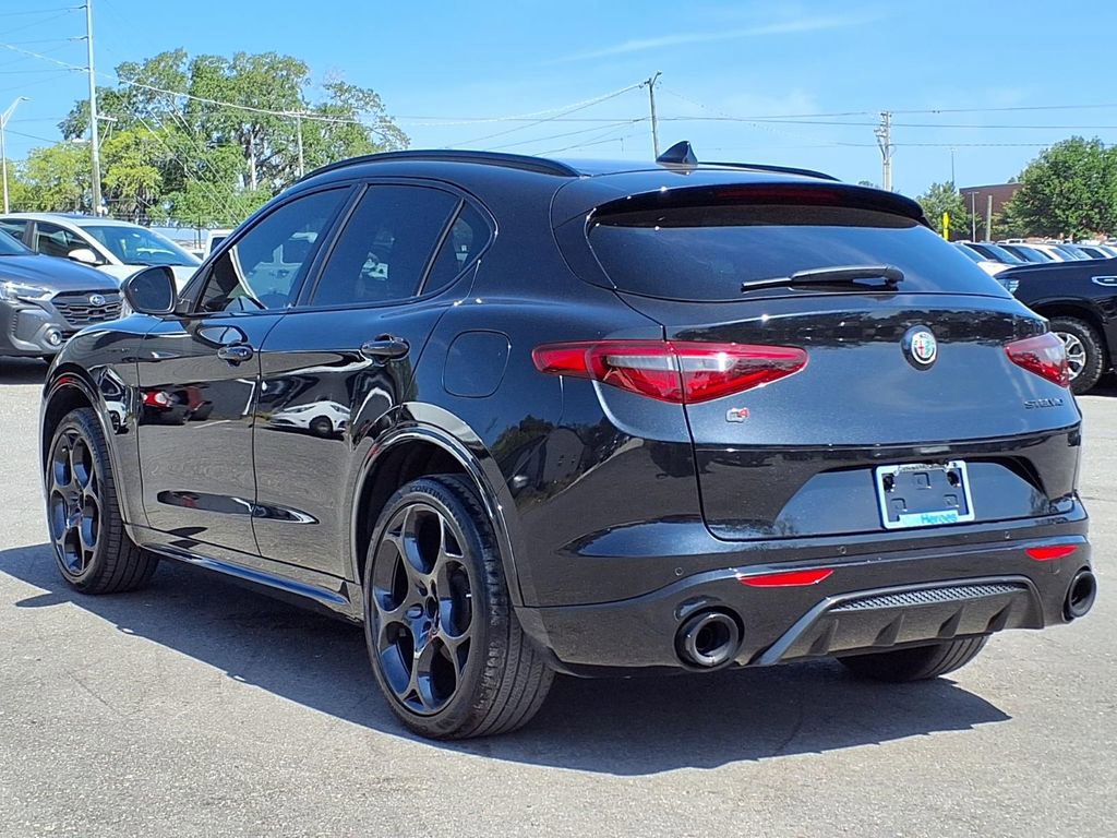 Used 2023 Alfa Romeo Stelvio Estrema AWD/4WD image 5