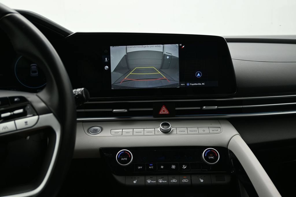 Used 2025 Hyundai Elantra Limited FWD image 21