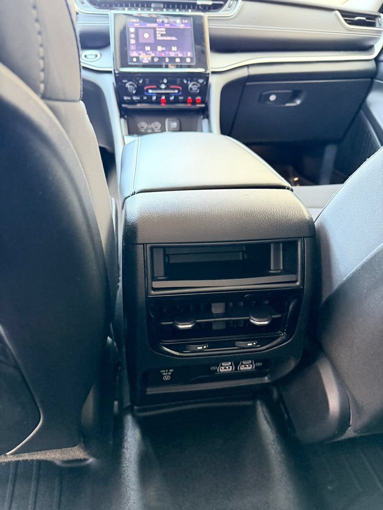 Used 2023 Jeep Grand Cherokee Laredo w/ Luxury Tech Group I AWD/4WD image 20