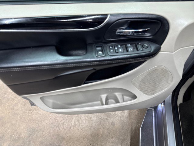 Used 2017 Dodge Grand Caravan SXT w/ Rear Park Assist Package FWD image 28