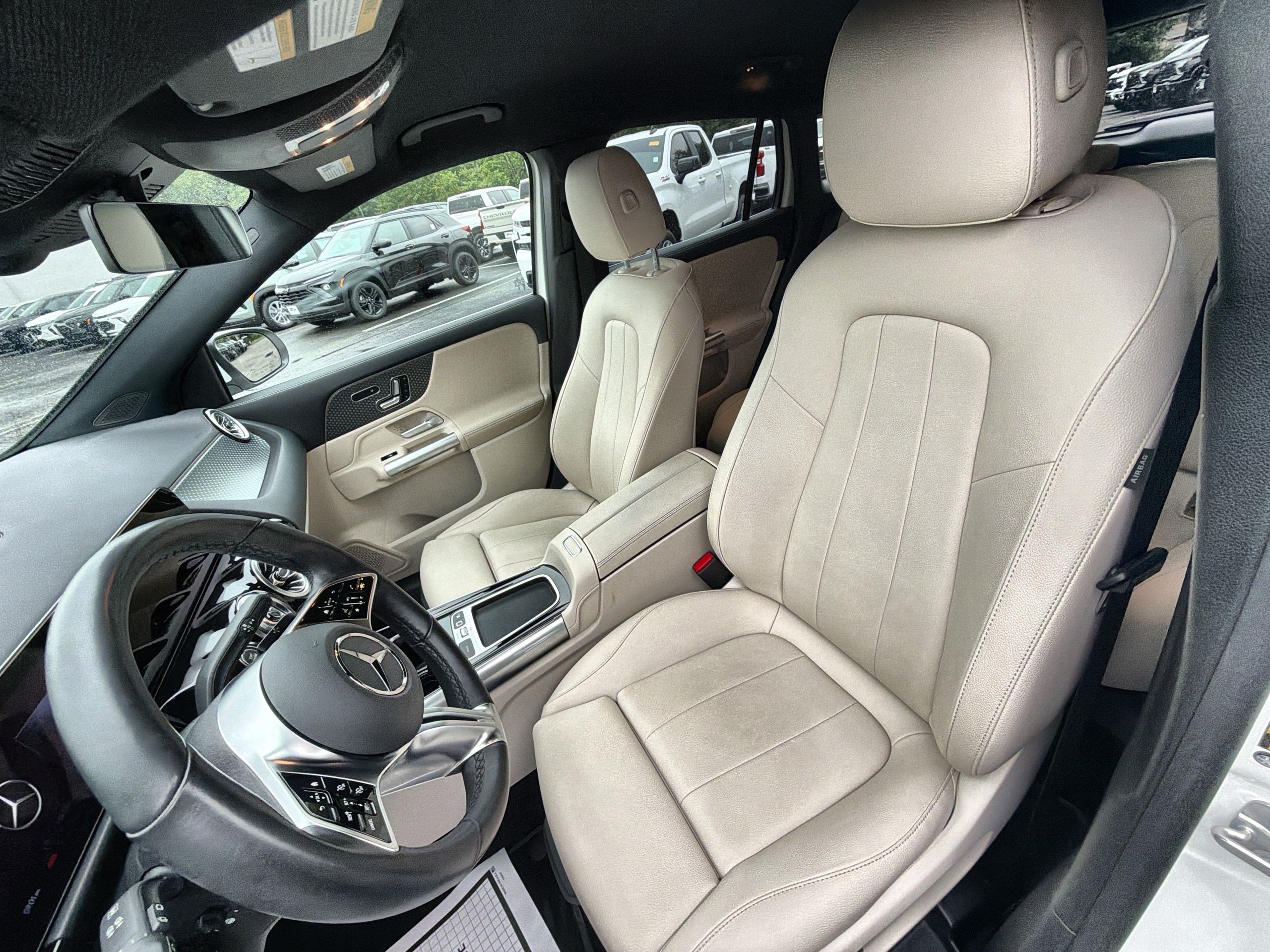 Used 2025 Mercedes-Benz GLA 250 4MATIC w/ Winter Package image 20