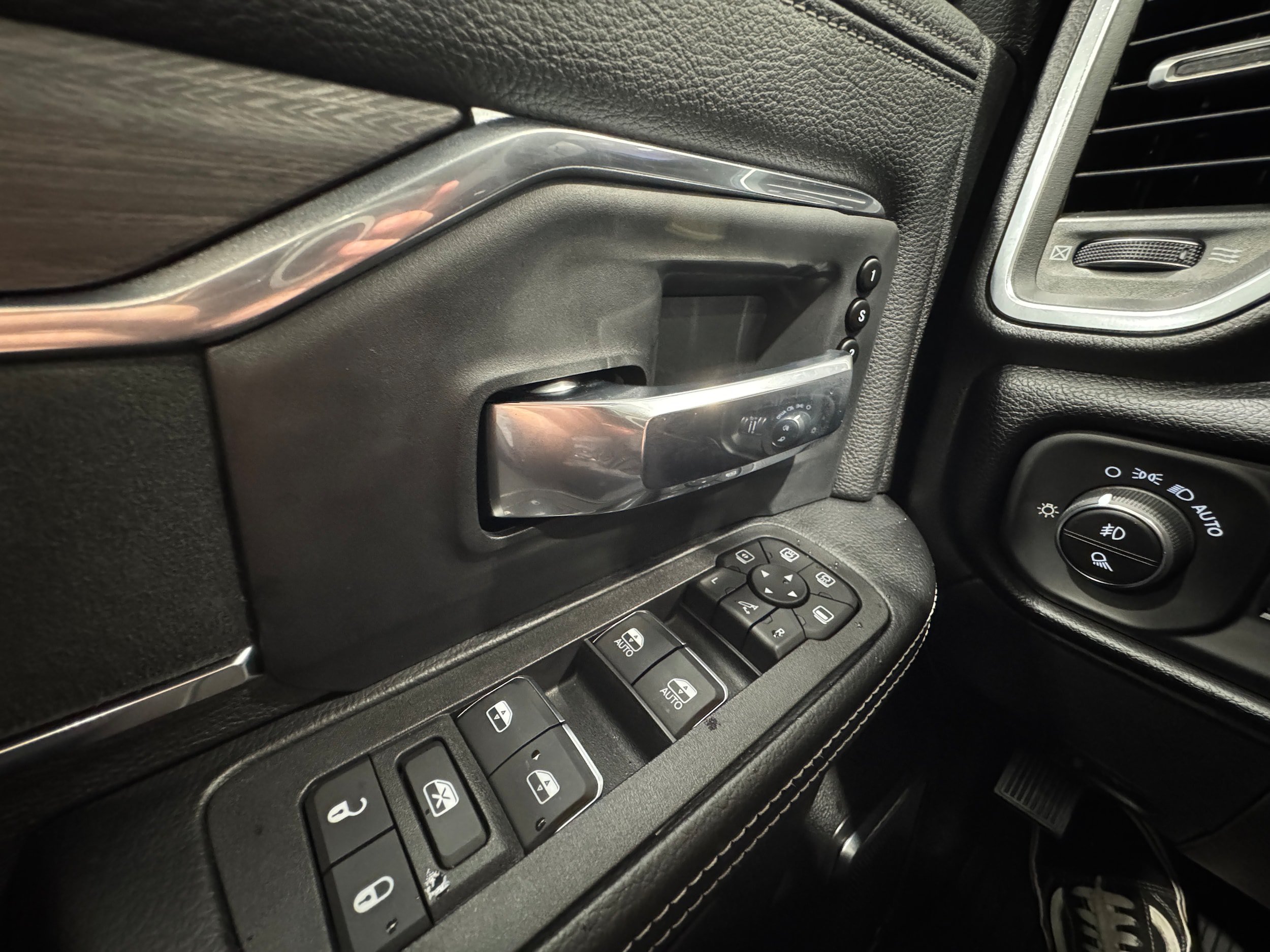 Used 2026 RAM 2500 Laramie w/ Night Edition AWD/4WD image 8
