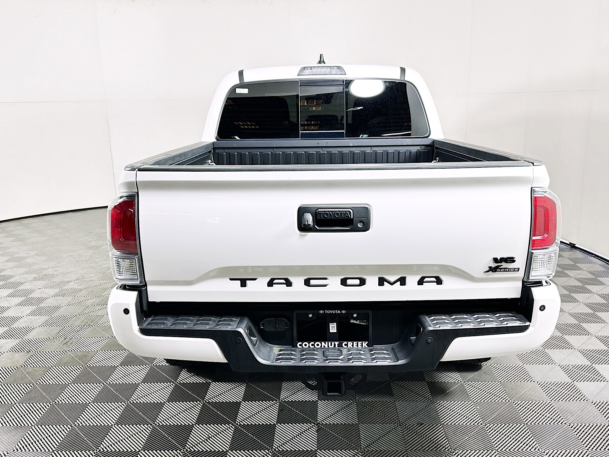 Used 2023 Toyota Tacoma TRD Off-Road w/ Technology Package image 4