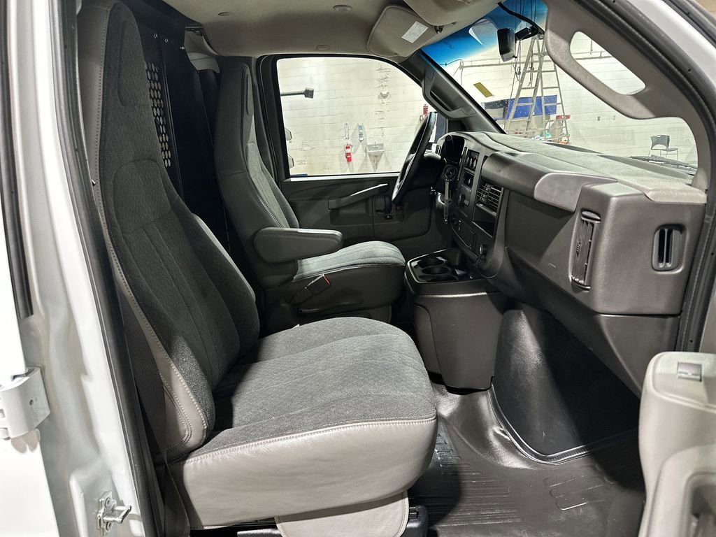 Used 2024 GMC Savana 2500 w/ Driver Convenience Package image 24