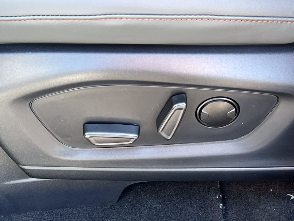 Used 2027 Ford Explorer Active AWD/4WD image 12