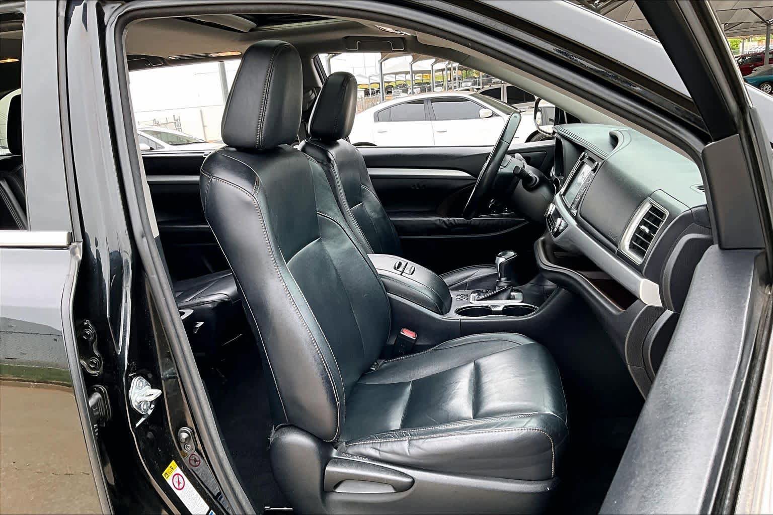 Used 2015 Toyota Highlander XLE AWD/4WD image 9