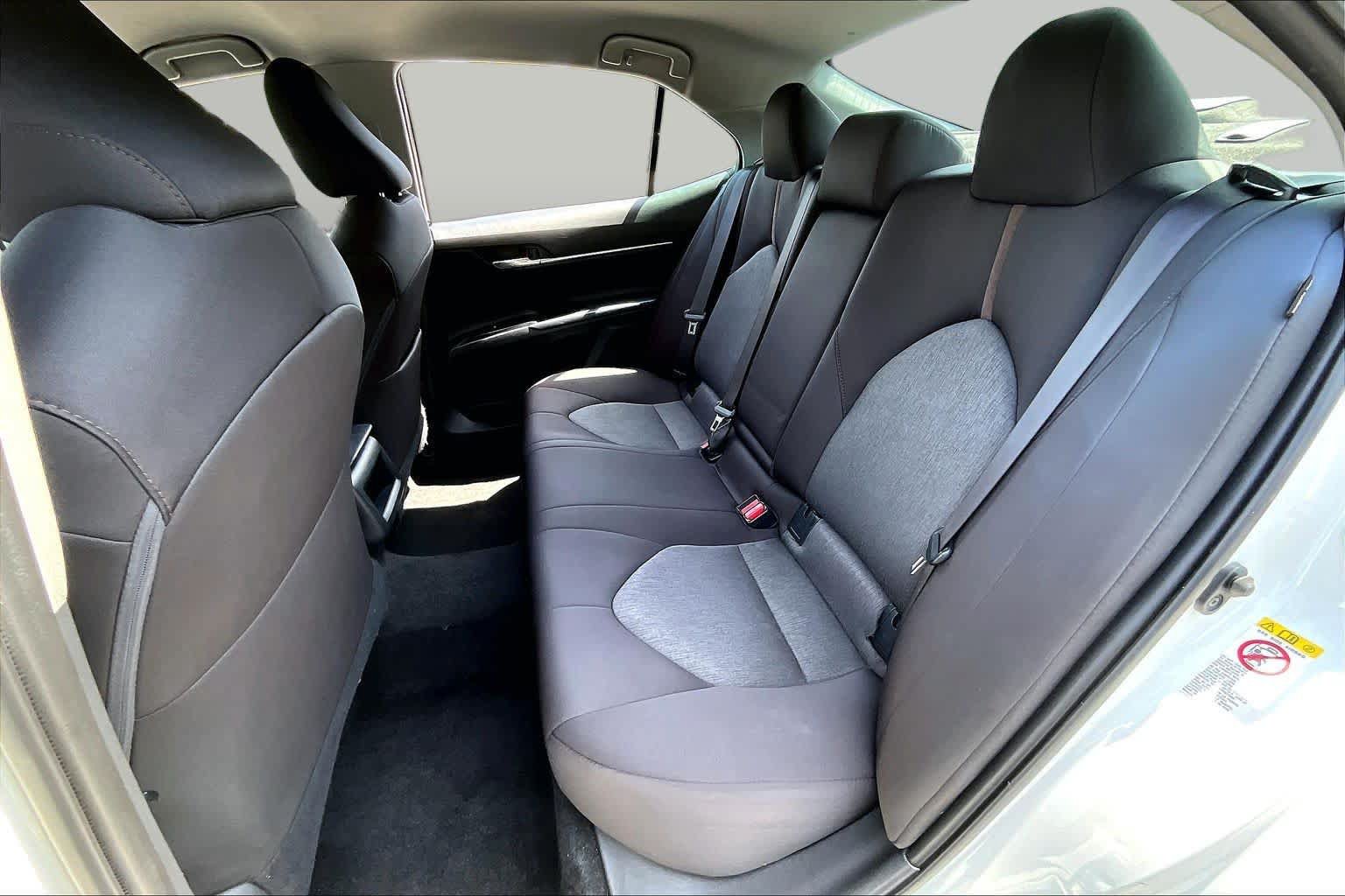 Used 2018 Toyota Camry LE FWD image 19