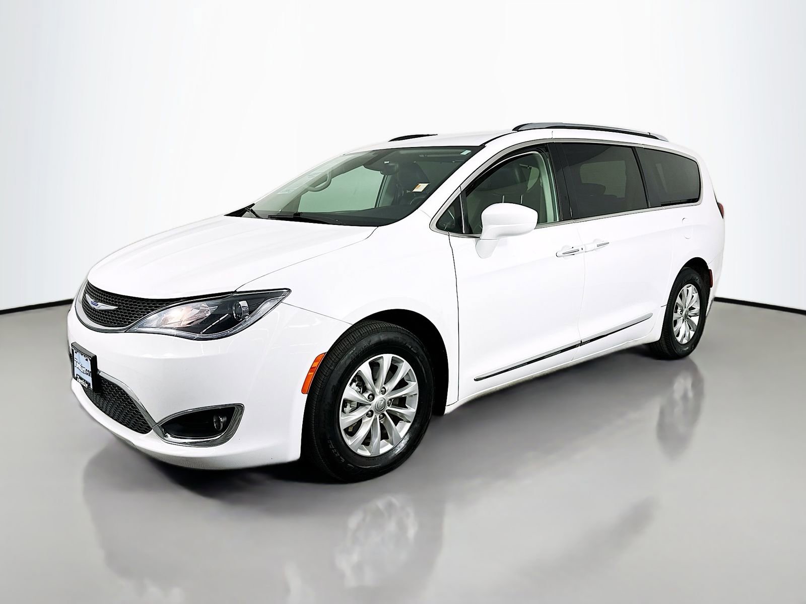 Used 2019 Chrysler Pacifica Touring-L image 4