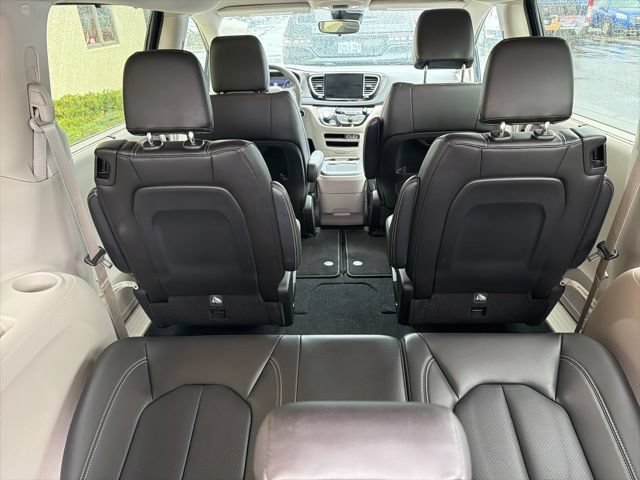 Used 2023 Chrysler Pacifica Touring-L AWD/4WD image 19