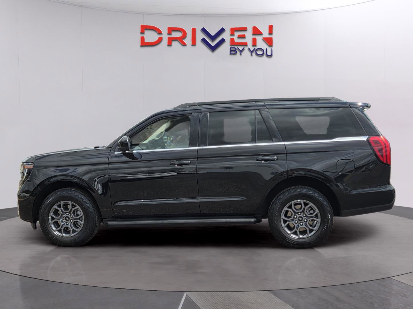 Used 2025 Ford Expedition Active RWD image 2
