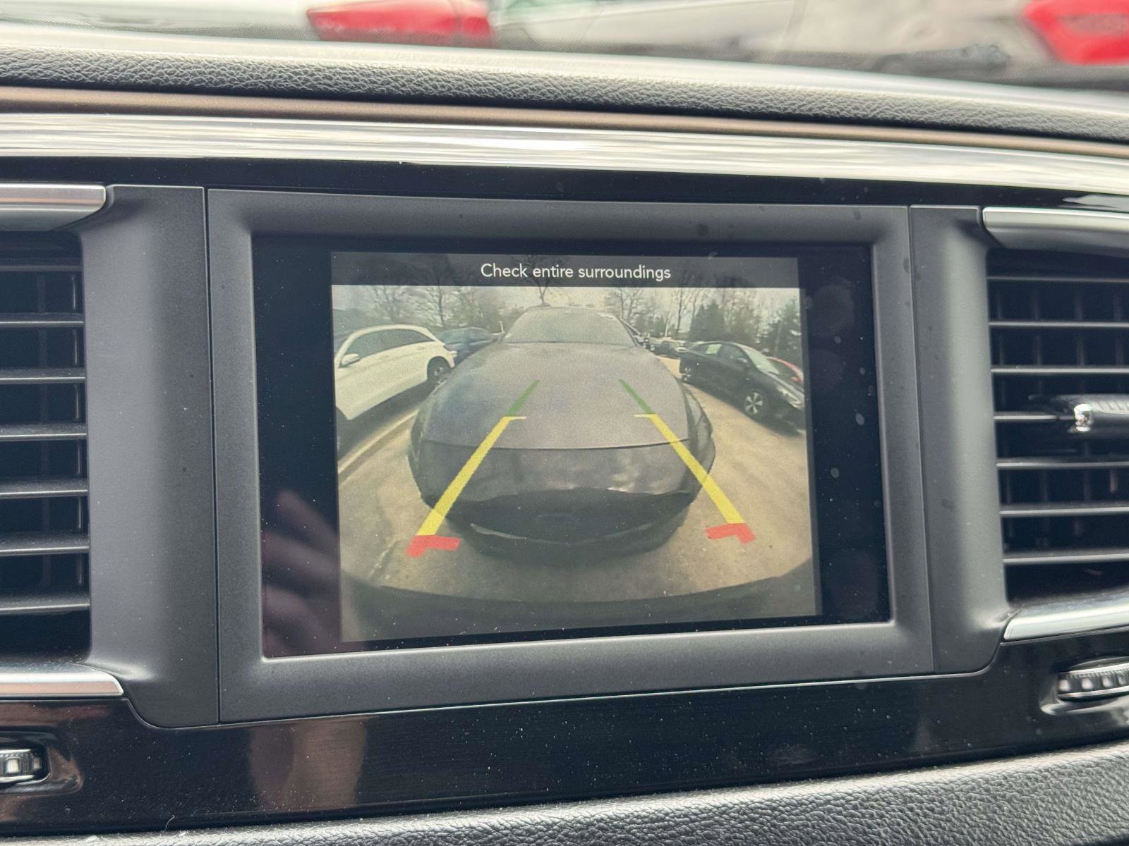 Used 2019 Chrysler Pacifica Touring-L FWD image 25