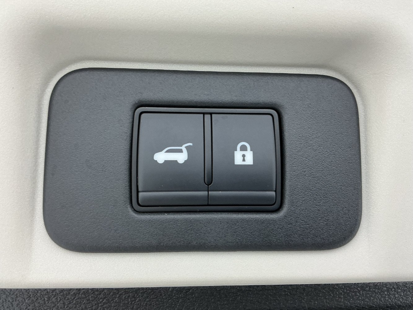 Used 2024 Nissan Ariya AWD image 45
