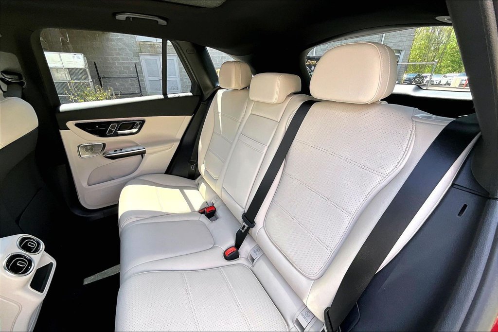 Used 2026 Mercedes-Benz GLC 300 4MATIC image 28