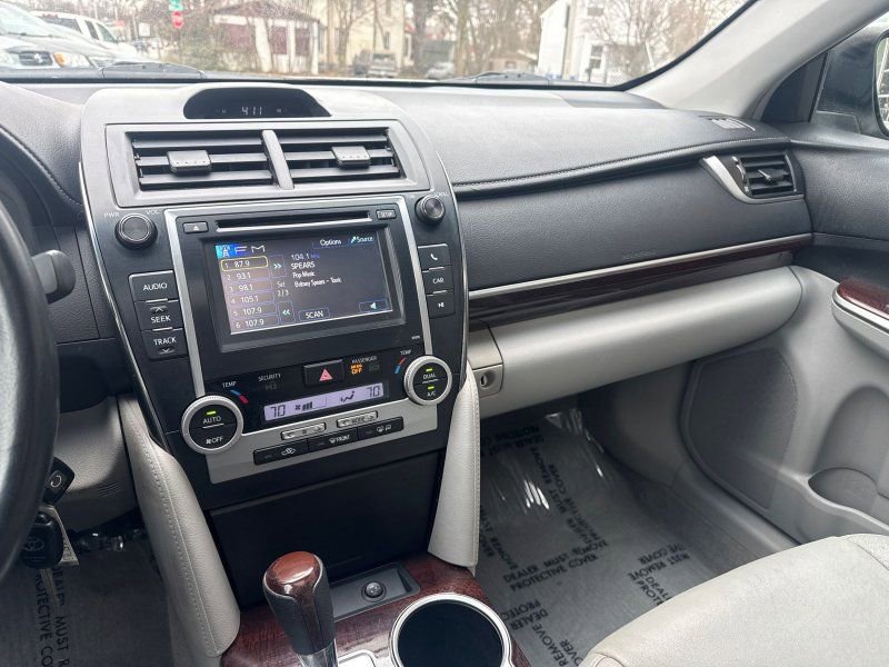 Used 2013 Toyota Camry XLE image 22