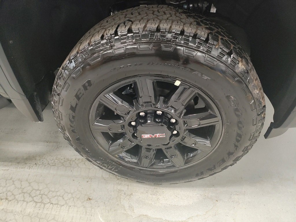 New 2026 GMC Sierra 2500 AT4 w/ Technology Package image 4