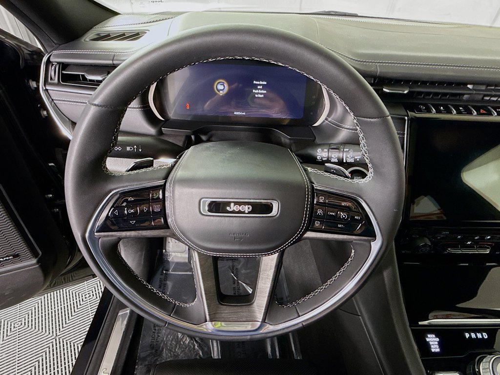 Used 2023 Jeep Grand Cherokee Overland w/ Luxury Tech Group IV AWD/4WD image 23