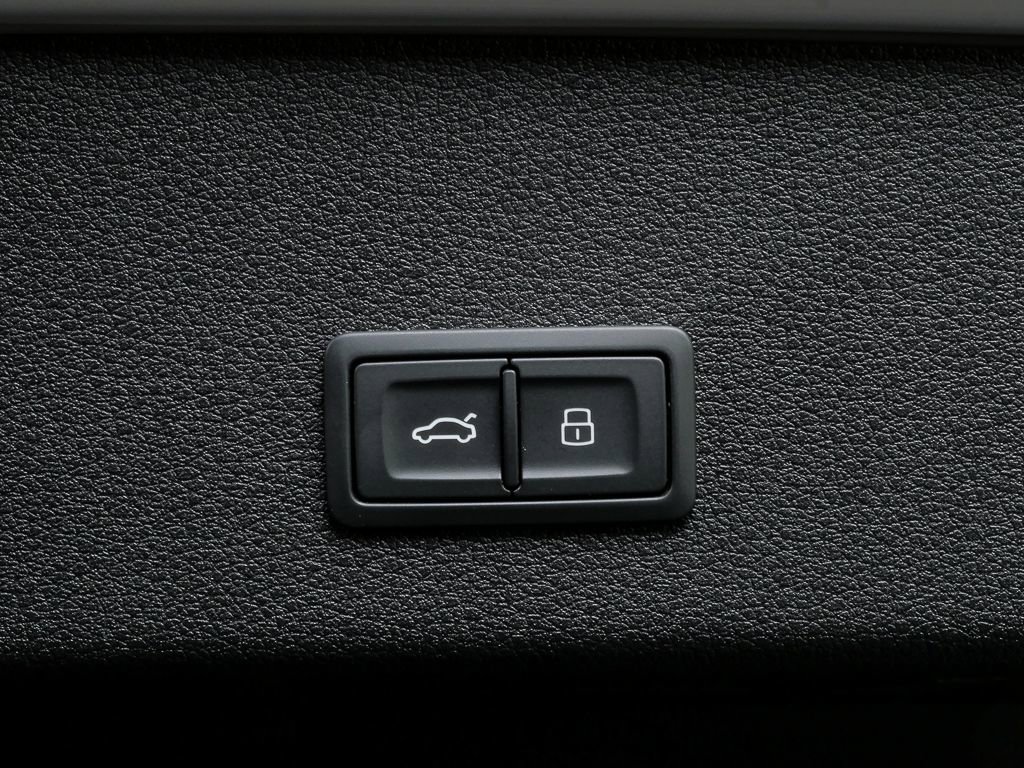 Certified 2024 Audi Q8 e-tron Premium Plus AWD/4WD image 33